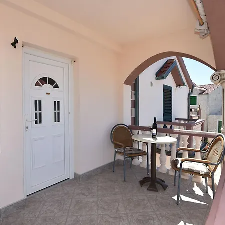 Ledinko 1 By Interhome